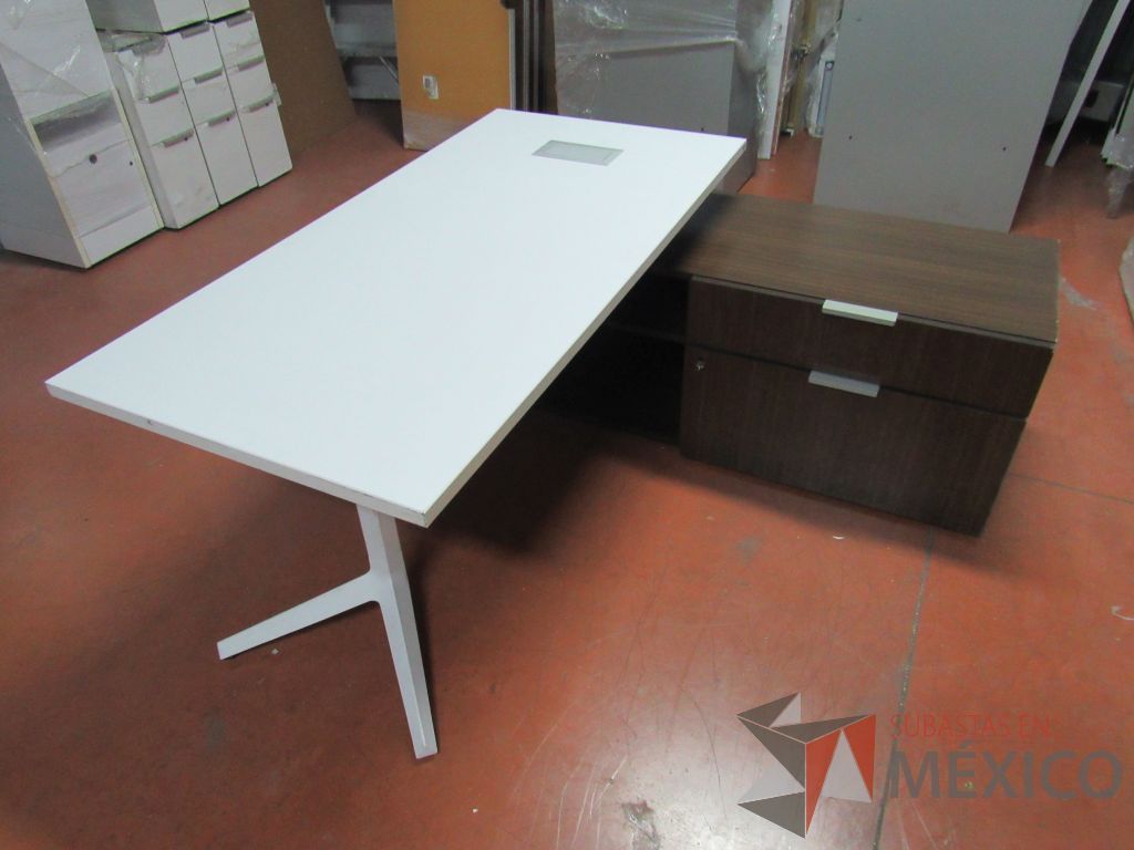 Lote 003 - Escritorio ejecutivo sobre credenza - Imagen 18