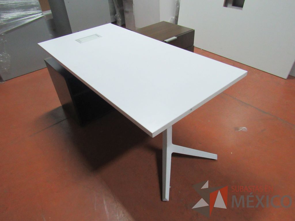 Lote 003 - Escritorio ejecutivo sobre credenza - Imagen 20