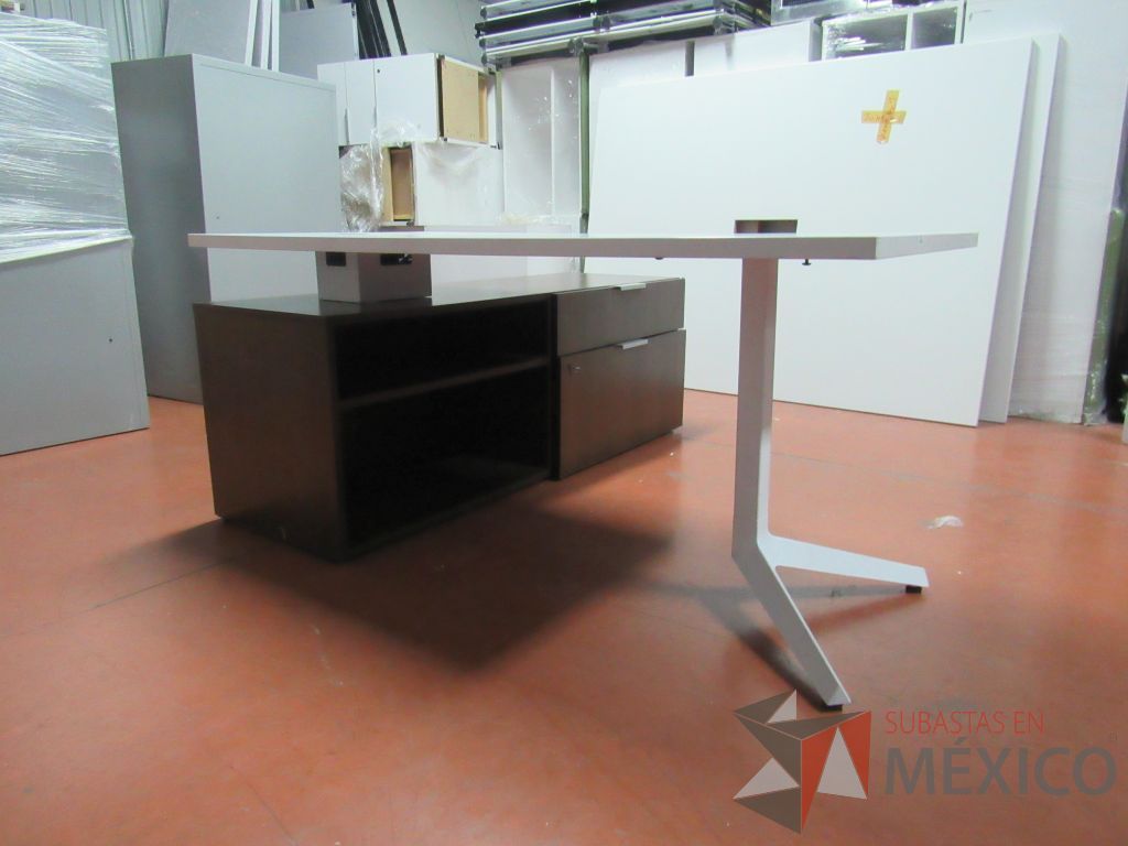Lote 003 - Escritorio ejecutivo sobre credenza - Imagen 22