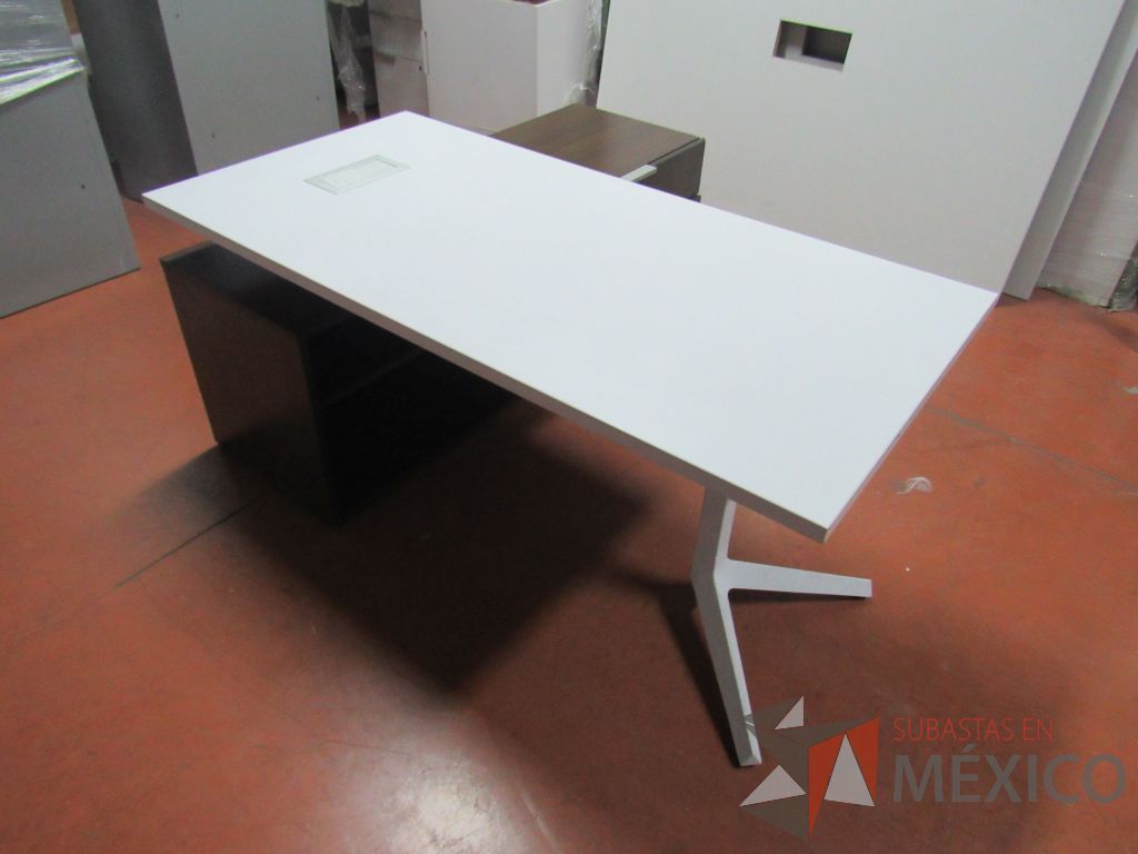 Lote 003 - Escritorio ejecutivo sobre credenza - Imagen 23
