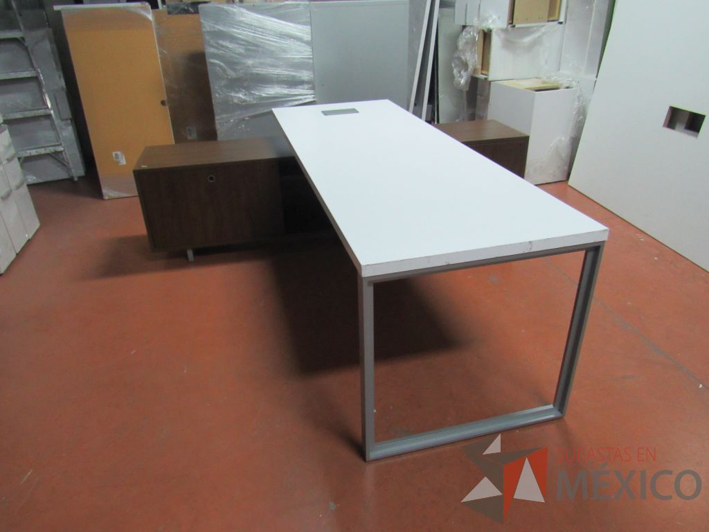 Lote 010 - Escritorio ejecutivo sobre credenza - Imagen 3