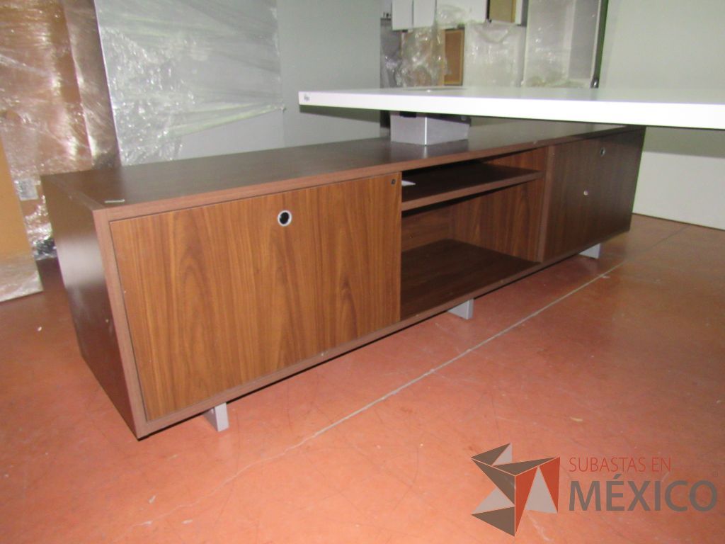 Lote 010 - Escritorio ejecutivo sobre credenza - Imagen 7