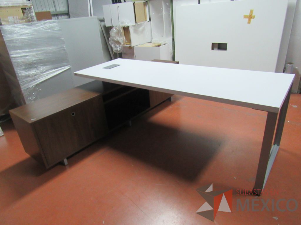 Lote 010 - Escritorio ejecutivo sobre credenza - Imagen 11