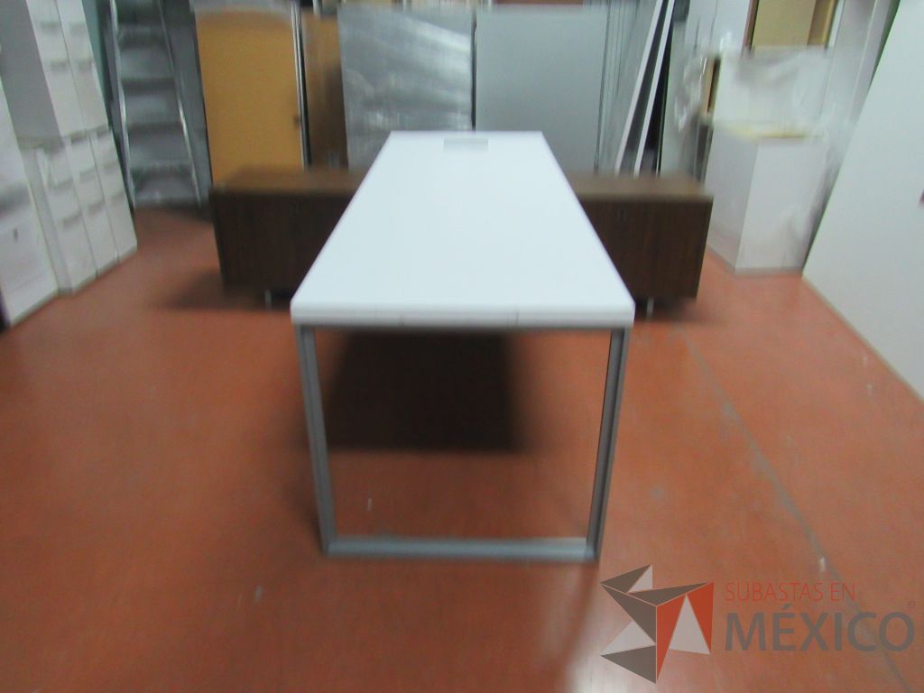 Lote 010 - Escritorio ejecutivo sobre credenza - Imagen 12