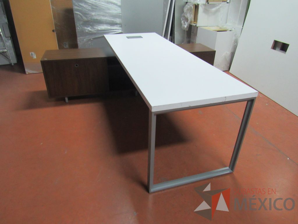 Lote 010 - Escritorio ejecutivo sobre credenza - Imagen 15
