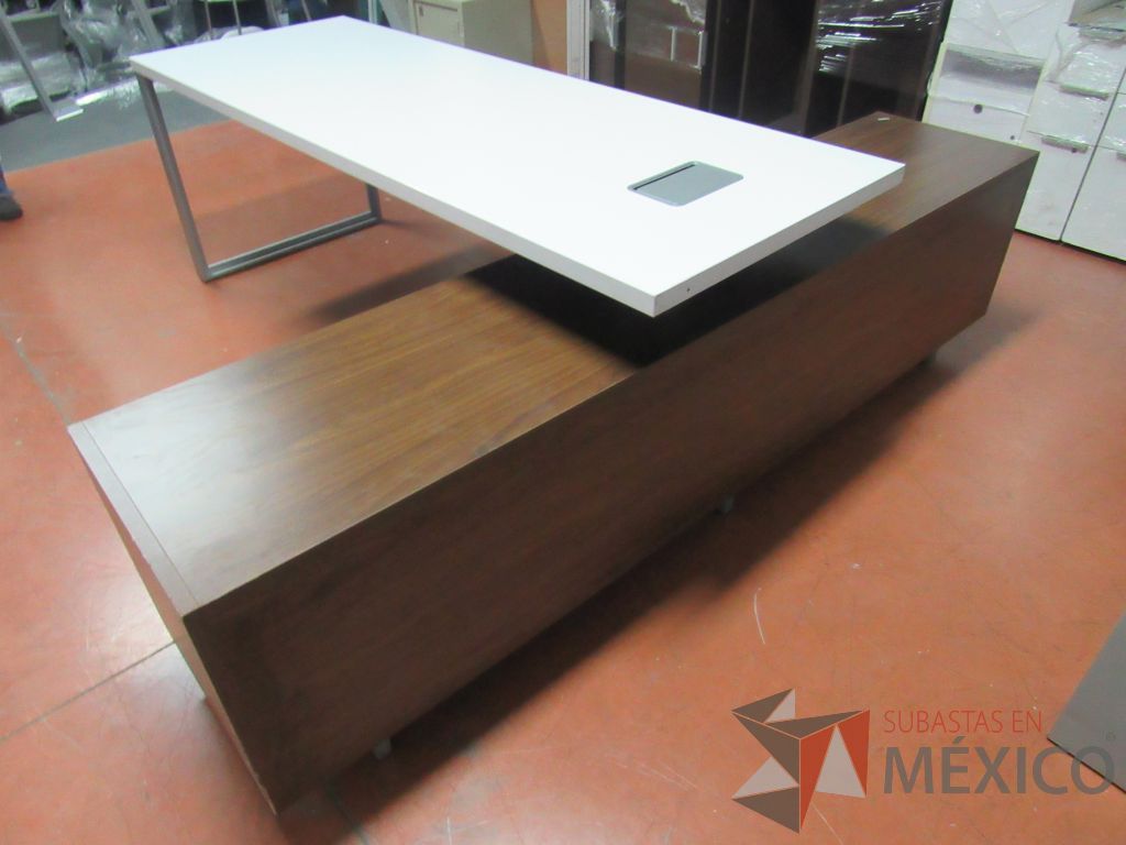 Lote 010 - Escritorio ejecutivo sobre credenza - Imagen 16