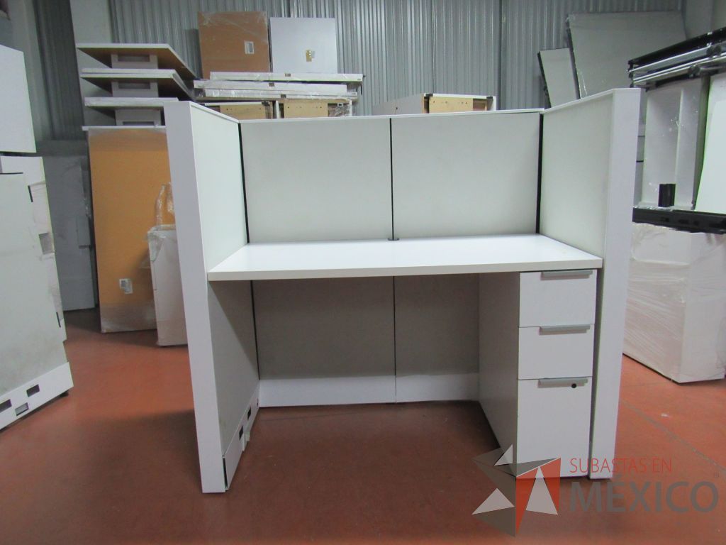 Lote 030 - 3 Estaciones de trabajo individuales con mampara y archivero de pedestal de 3 cajones color blanco - Imagen 5