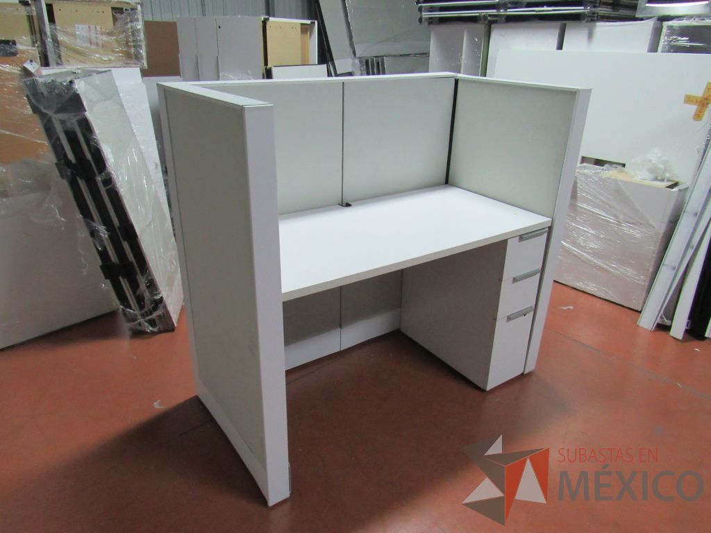Lote 030 - 3 Estaciones de trabajo individuales con mampara y archivero de pedestal de 3 cajones color blanco - Imagen 8