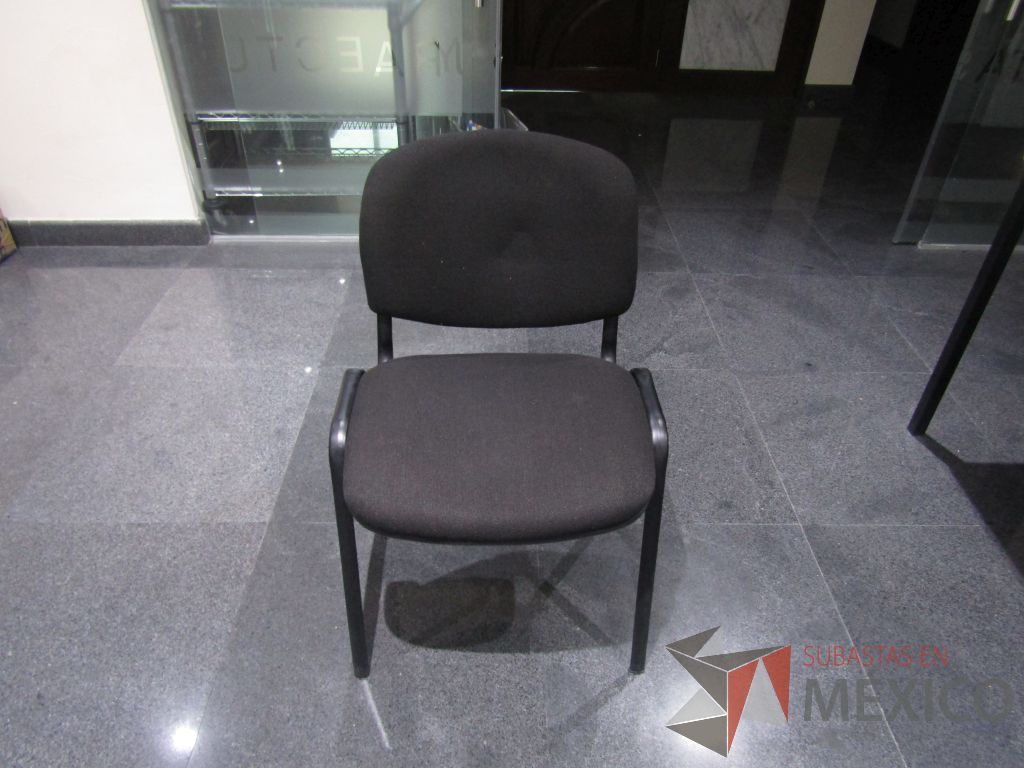 Lote 003 - 2 Sillas de visita con 4 patas metálicas con asiento y respaldo en tele color negro - Imagen 10