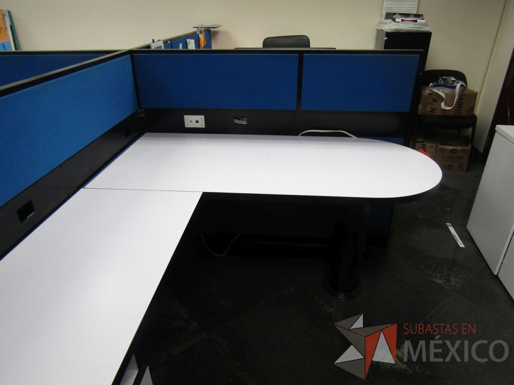 Lote 008 - Estación de trabajo para 4 personas con 4 archiveros de 2 cajones - Imagen 18