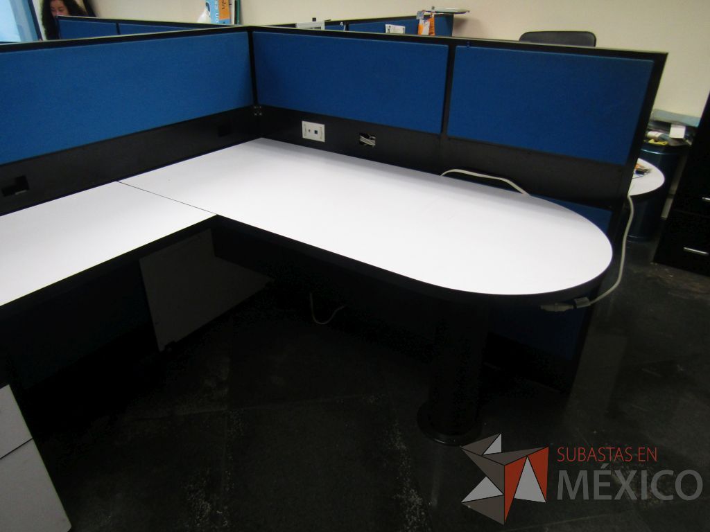 Lote 008 - Estación de trabajo para 4 personas con 4 archiveros de 2 cajones - Imagen 22