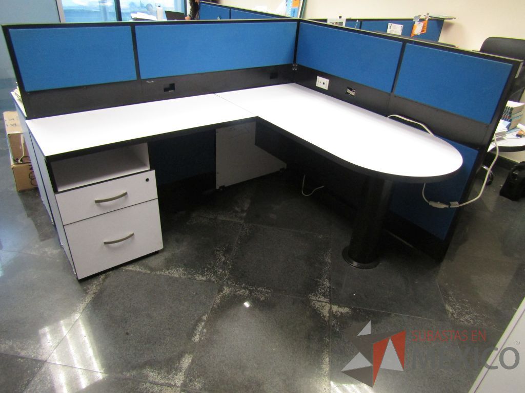 Lote 008 - Estación de trabajo para 4 personas con 4 archiveros de 2 cajones - Imagen 25