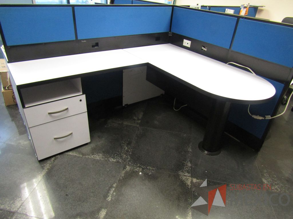 Lote 008 - Estación de trabajo para 4 personas con 4 archiveros de 2 cajones - Imagen 26