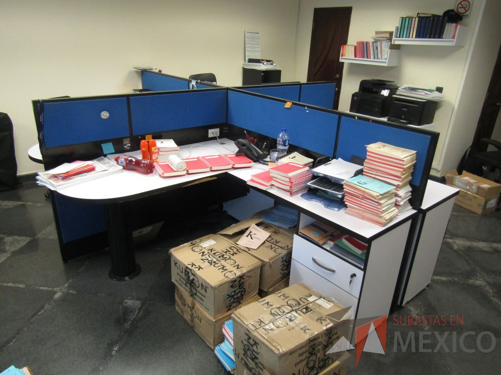 Lote 008 - Estación de trabajo para 4 personas con 4 archiveros de 2 cajones - Imagen 29