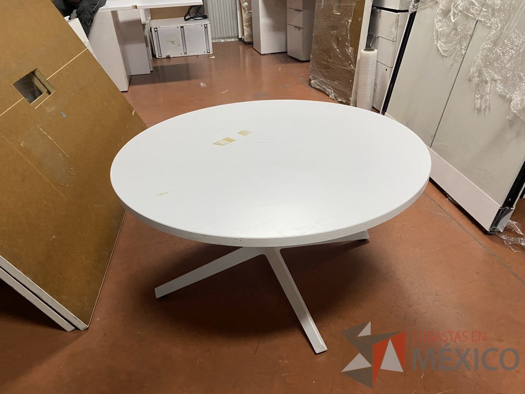 Lote 019 - Mesa de apoyo circular con base metálica y cubierta circular color blanco - Imagen 2