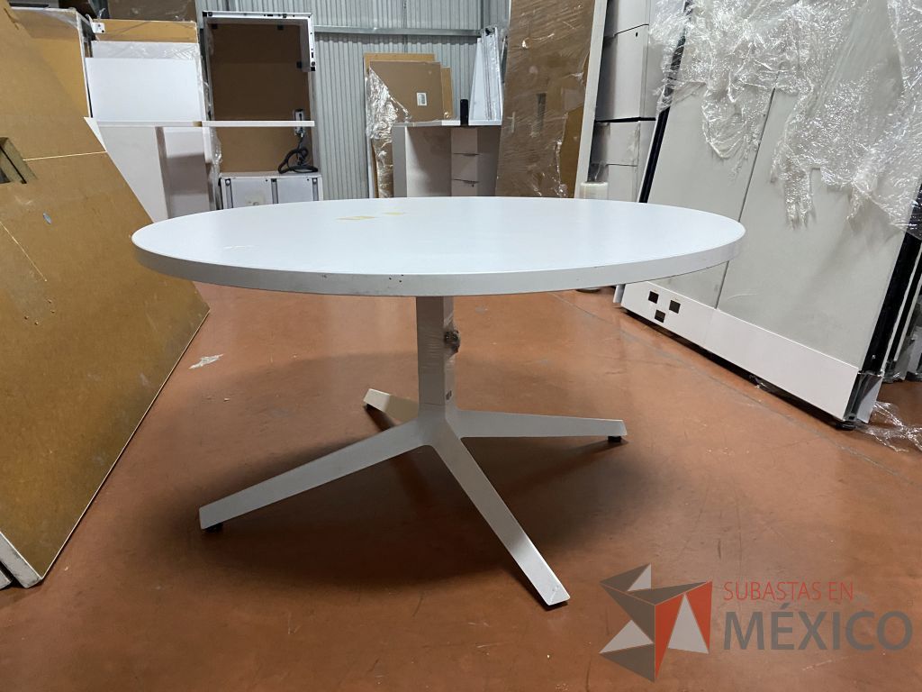 Lote 019 - Mesa de apoyo circular con base metálica y cubierta circular color blanco - Imagen 3