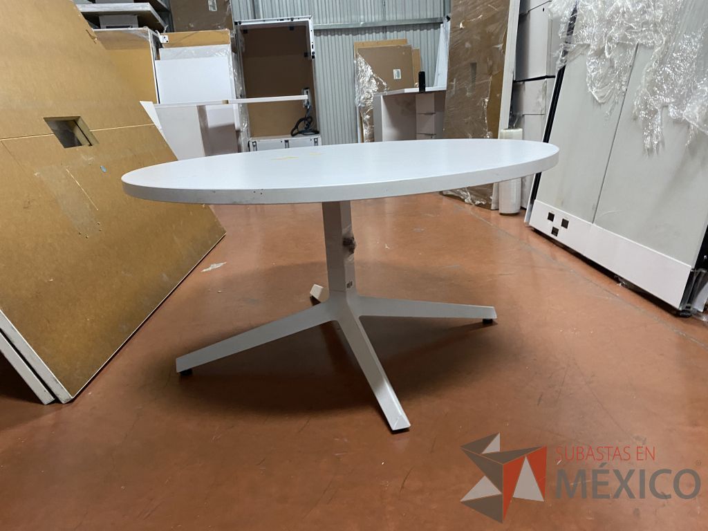 Lote 019 - Mesa de apoyo circular con base metálica y cubierta circular color blanco - Imagen 5