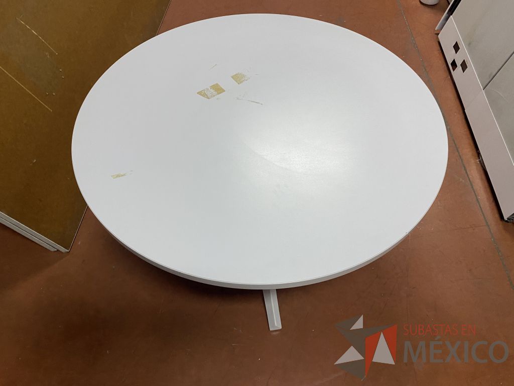 Lote 019 - Mesa de apoyo circular con base metálica y cubierta circular color blanco - Imagen 7