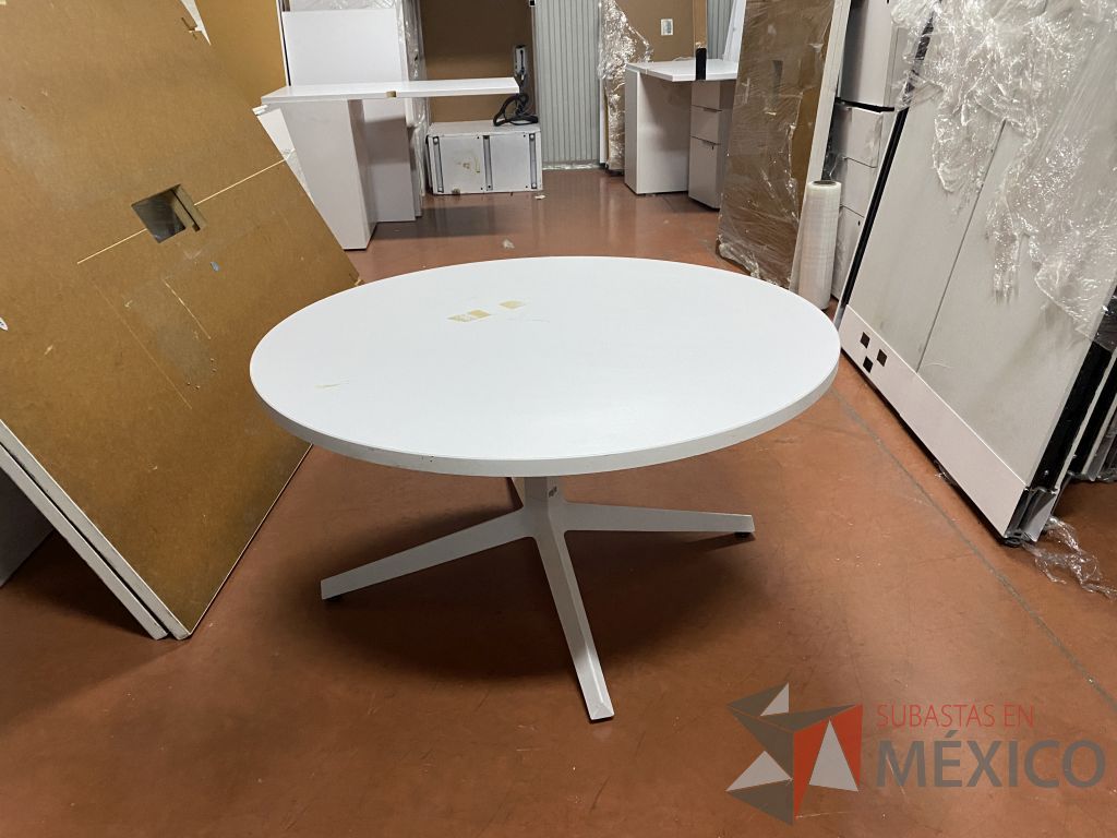 Lote 019 - Mesa de apoyo circular con base metálica y cubierta circular color blanco - Imagen 8