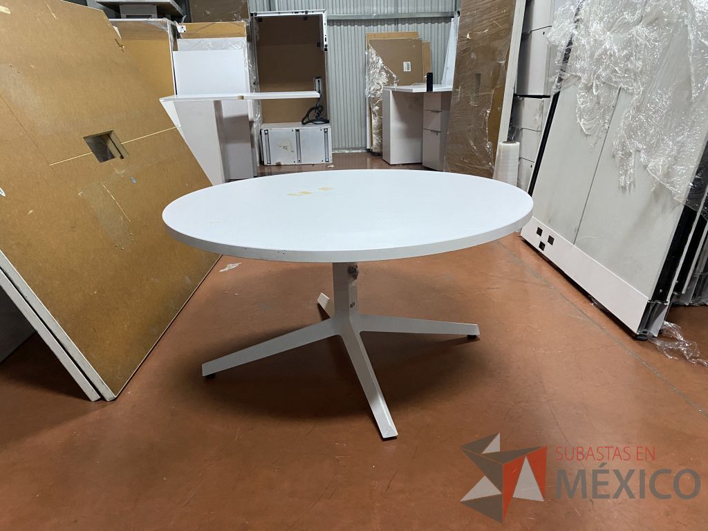Lote 019 - Mesa de apoyo circular con base metálica y cubierta circular color blanco - Imagen 9