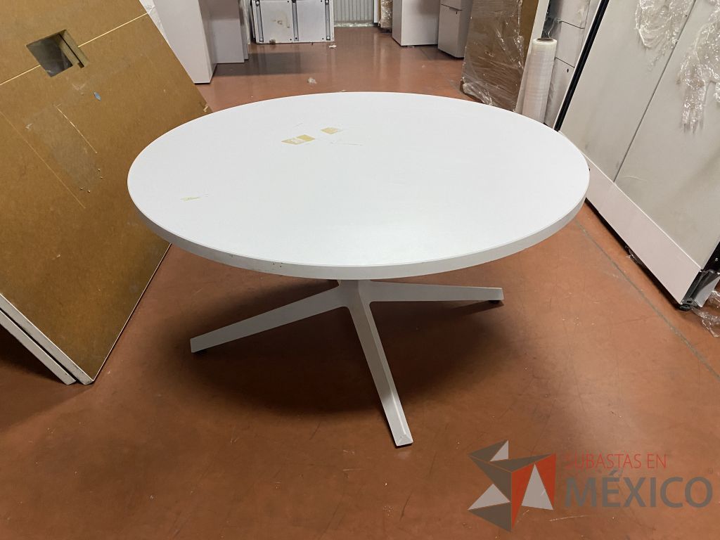 Lote 019 - Mesa de apoyo circular con base metálica y cubierta circular color blanco - Imagen 10