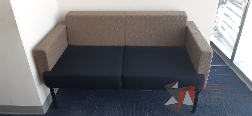 Lote 050 - Sillón de 2 plazas eb tela con asiento color azul y respaldo color café - Imagen 3
