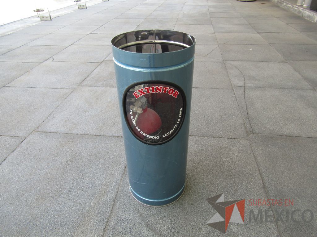 Lote 002 - 2 Extintores de 6 kg con bote porta extintor color azul y extintor de 2.5 kg con bote porta extintor color azul - Imagen 6