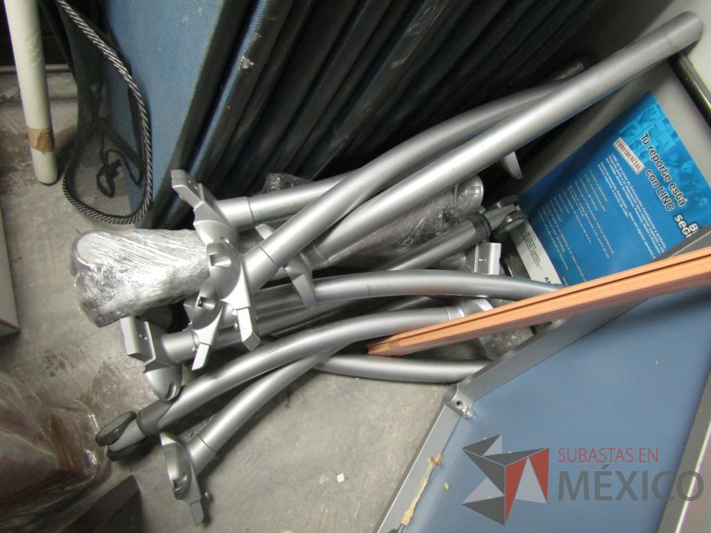 Lote 005 - Lote de 18 cubiertas de madera de diferentes modelos y patas métalicas con ruedas y sin ruedas - Imagen 8