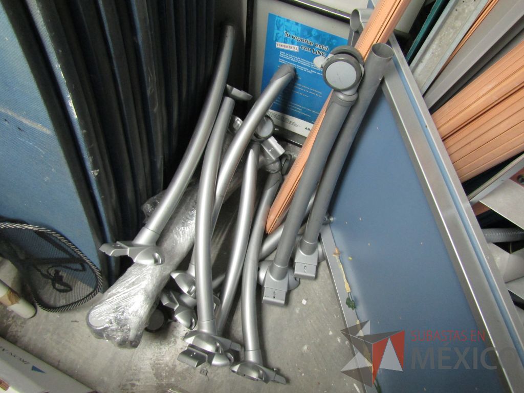 Lote 005 - Lote de 18 cubiertas de madera de diferentes modelos y patas métalicas con ruedas y sin ruedas - Imagen 10
