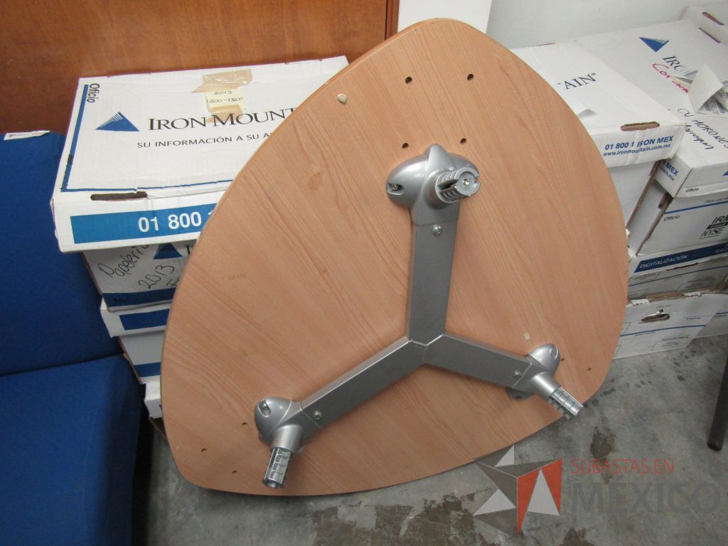Lote 005 - Lote de 18 cubiertas de madera de diferentes modelos y patas métalicas con ruedas y sin ruedas - Imagen 12