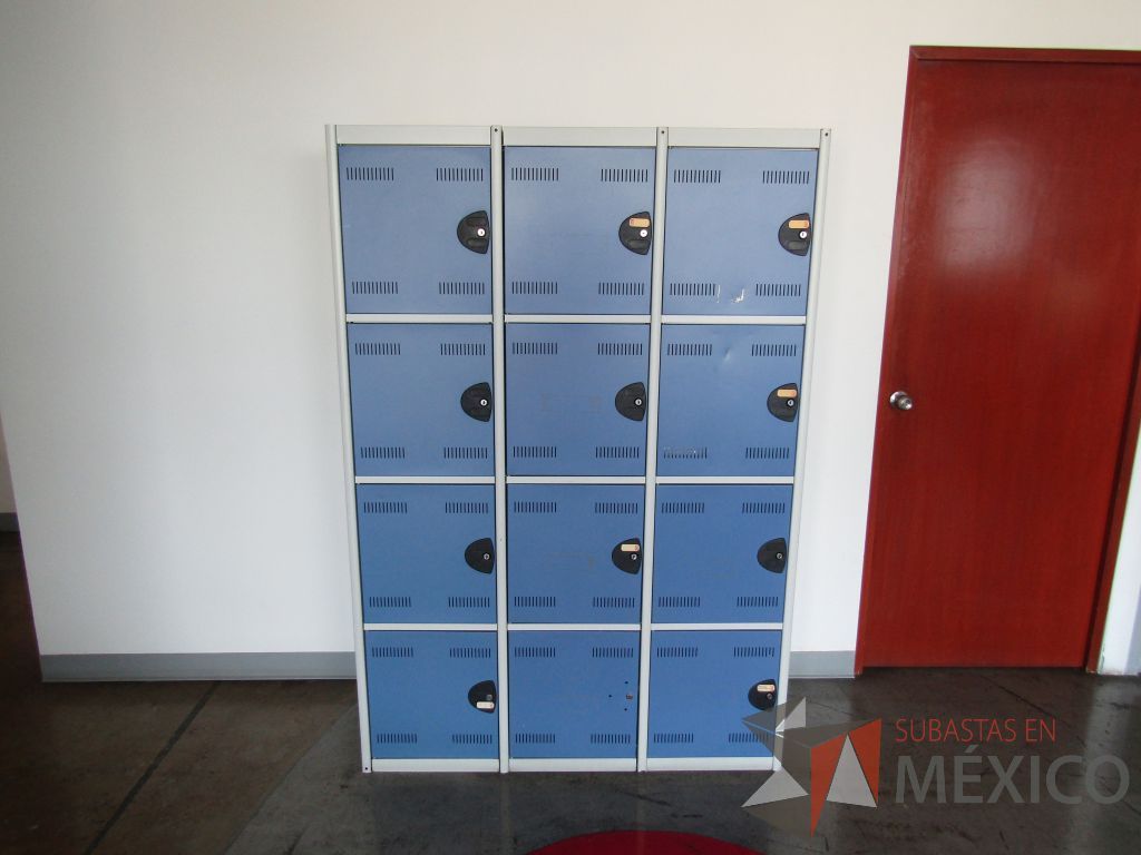 Lote 029 - Locker métalico con 12 puertas color azul con blanco con 12 puertas color azul con blanco - Imagen 2
