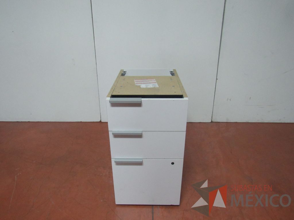 Lote 029 - 12 Archiveros de pedestal de 3 cajones y 12 Cubiertas color blanco - Imagen 6