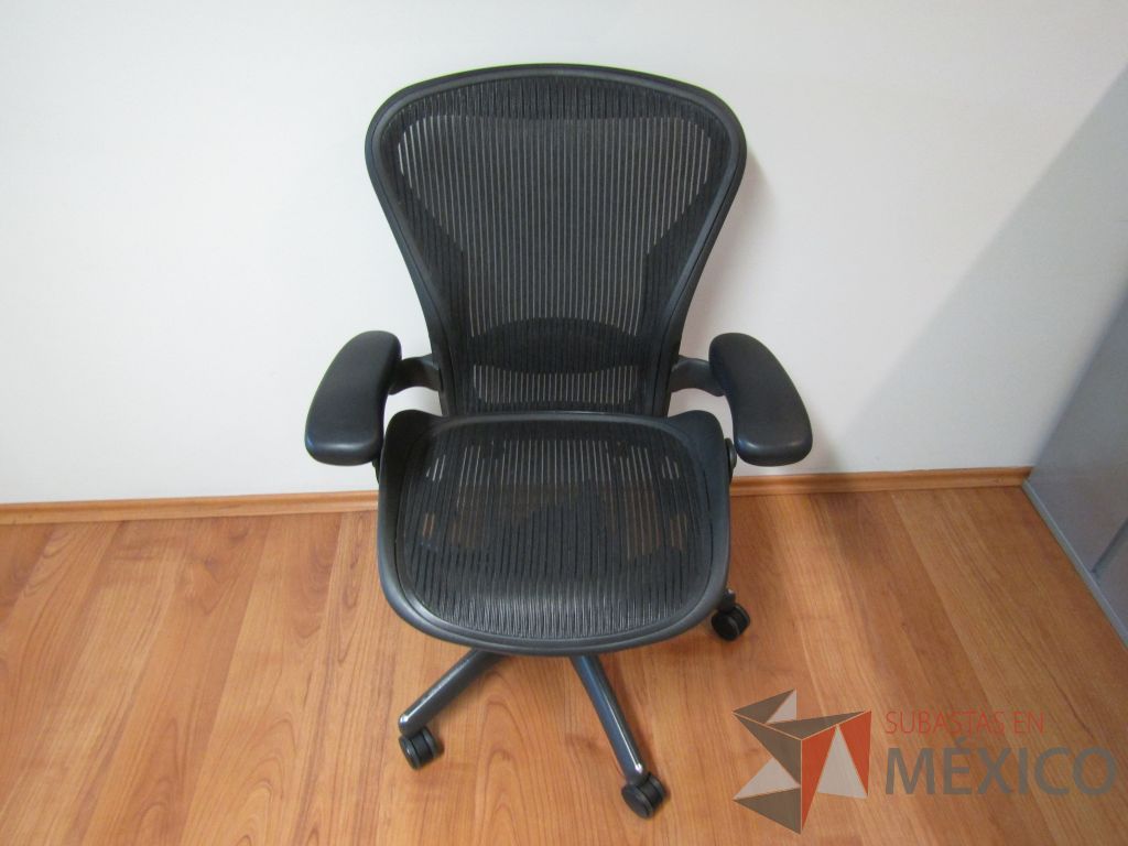 Lote 287 - Silla operativa con ruedas, asiento y resapaldo en malla color negro - Imagen 2