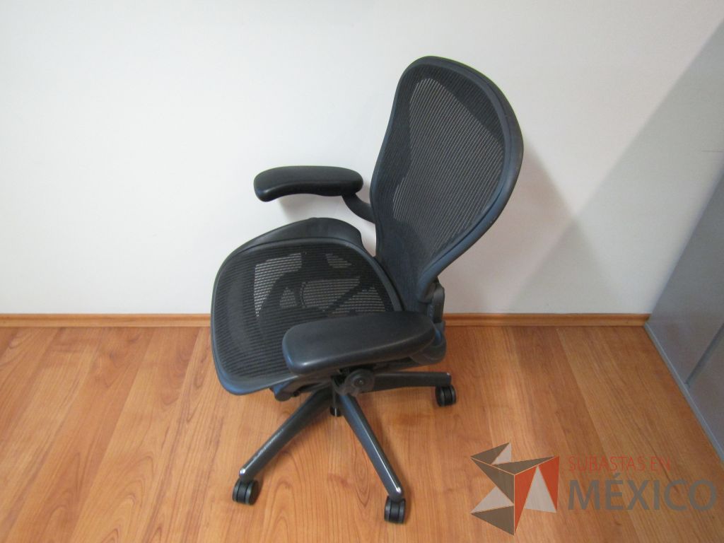 Lote 287 - Silla operativa con ruedas, asiento y resapaldo en malla color negro - Imagen 5