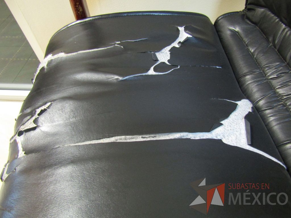 Lote 004 - Silla operativa con ruedas, descansabrazos fijo, asiento y respaldo alto tipo piel color negro - Imagen 8