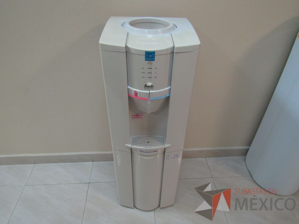 Lote 020 - Despachador de agua color blanco. Modelo: WDP69