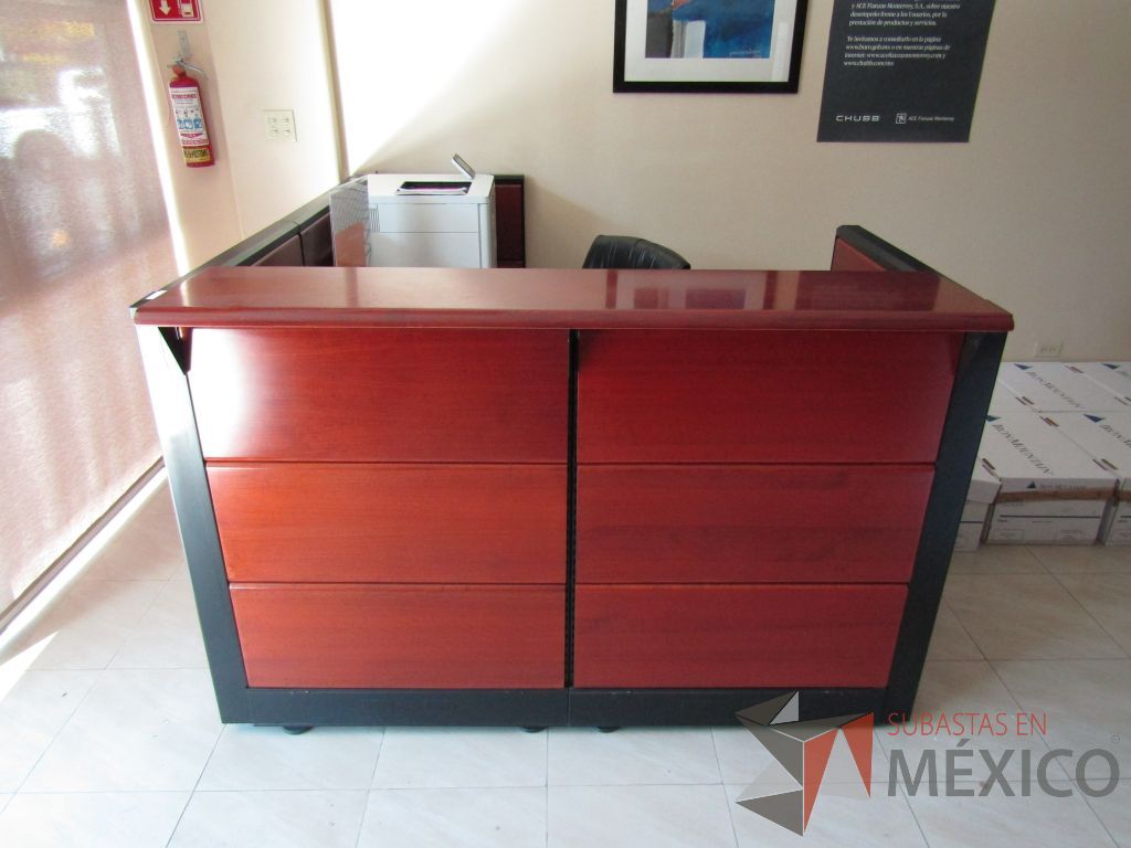 Lote 031 - Mueble de recepción con 1 repisa, 1 archviero de 3 cajones y mampara con recubrimiento de madera - Imagen 5