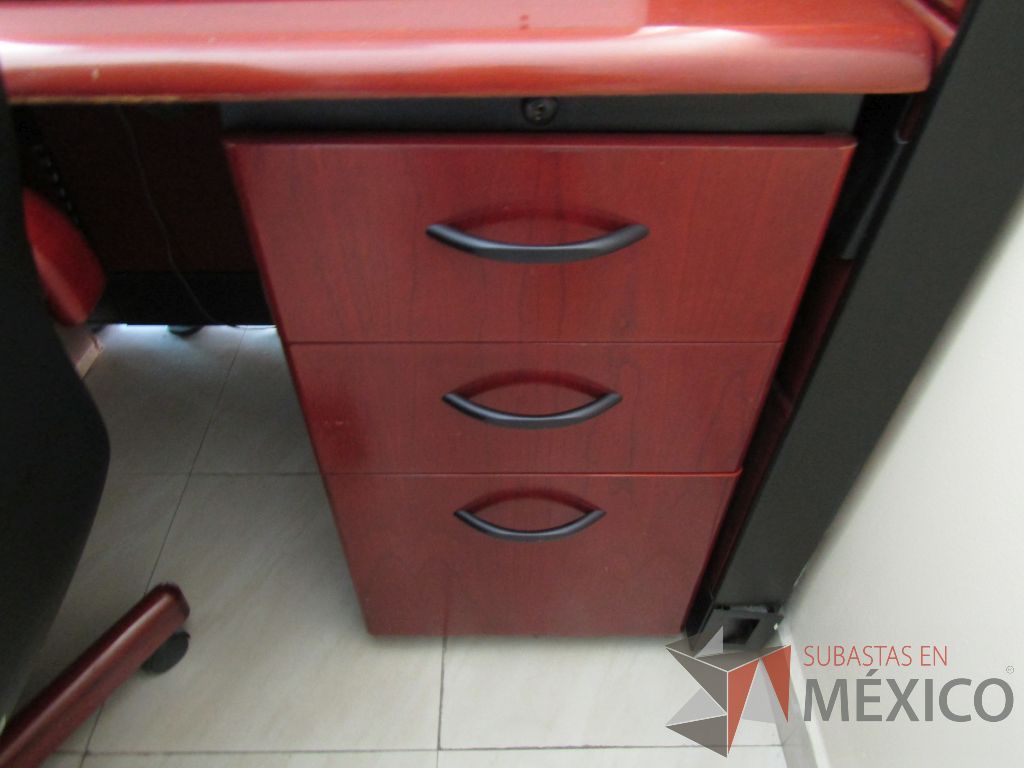 Lote 031 - Mueble de recepción con 1 repisa, 1 archviero de 3 cajones y mampara con recubrimiento de madera - Imagen 11