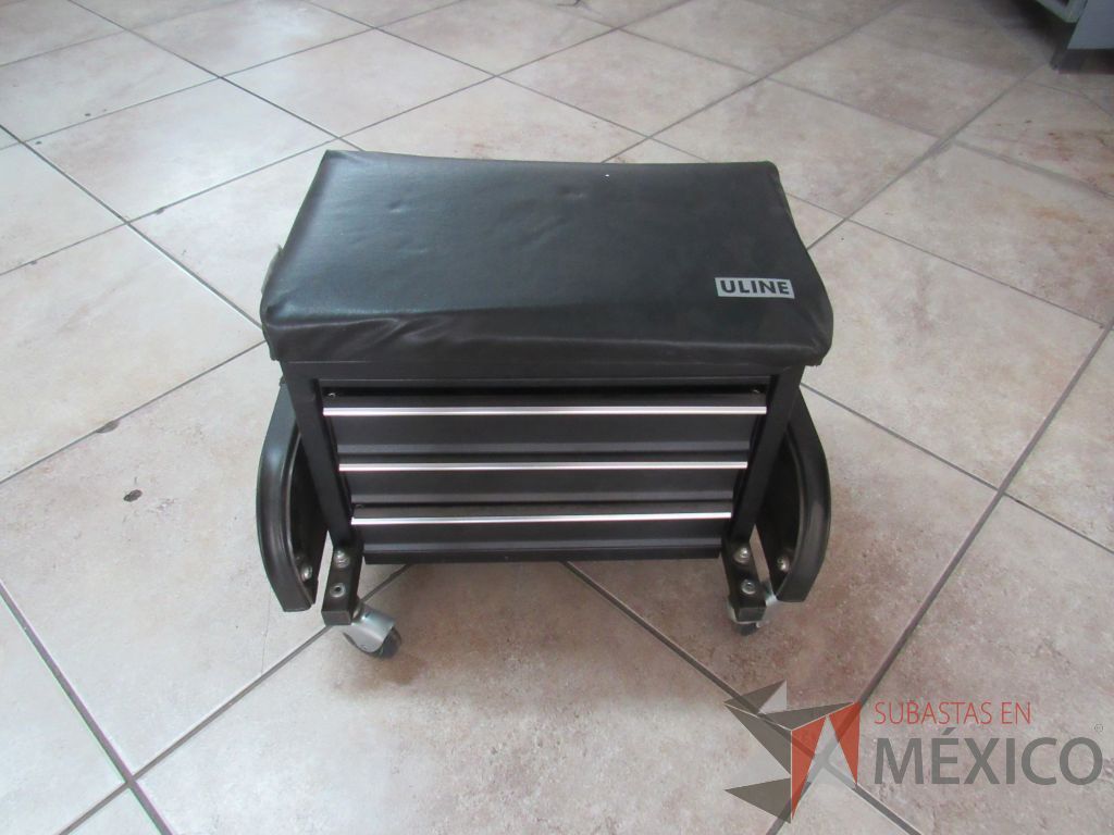 Lote 013 - Gabinete para herramientas con ruedas, 3 cajones y cojín color negro - Imagen 3