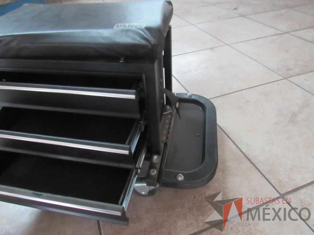 Lote 013 - Gabinete para herramientas con ruedas, 3 cajones y cojín color negro - Imagen 11