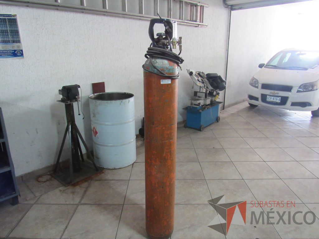Lote 017 - Tanque metálico para soldadura color naranja