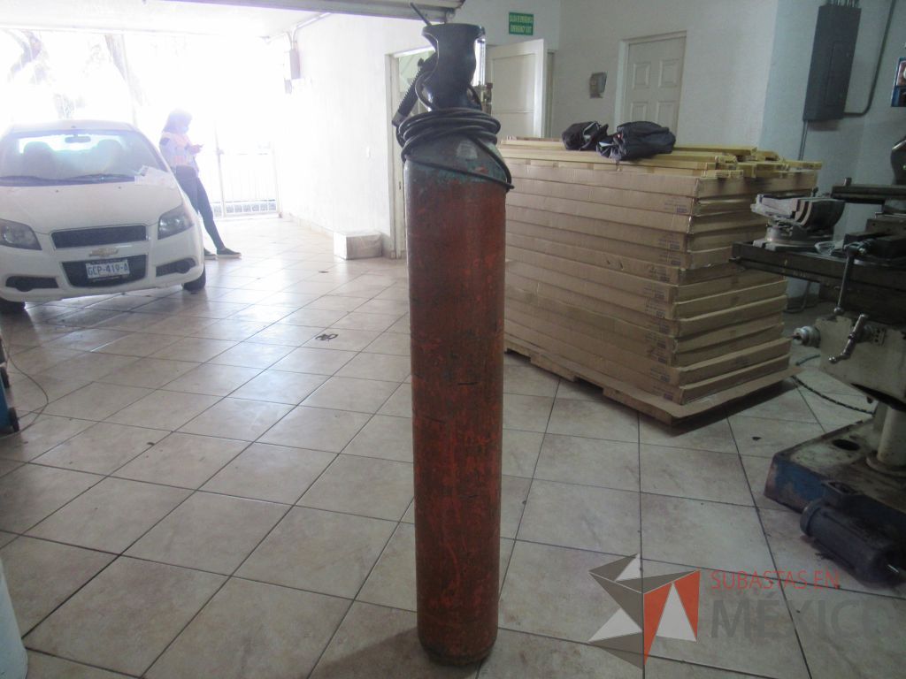 Lote 017 - Tanque metálico para soldadura color naranja - Imagen 3