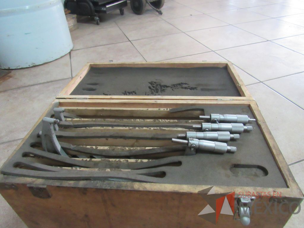 Lote 020 - Caja de madera con 4 micrómetros (8-9/9-10/10-11/11-12) - Imagen 8