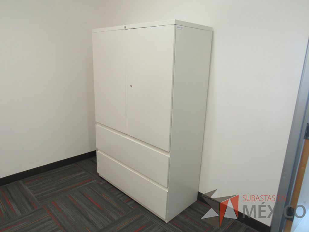 Lote 002 - Gabinete alto con 2 puertas y 2 cajones color blanco - Imagen 3