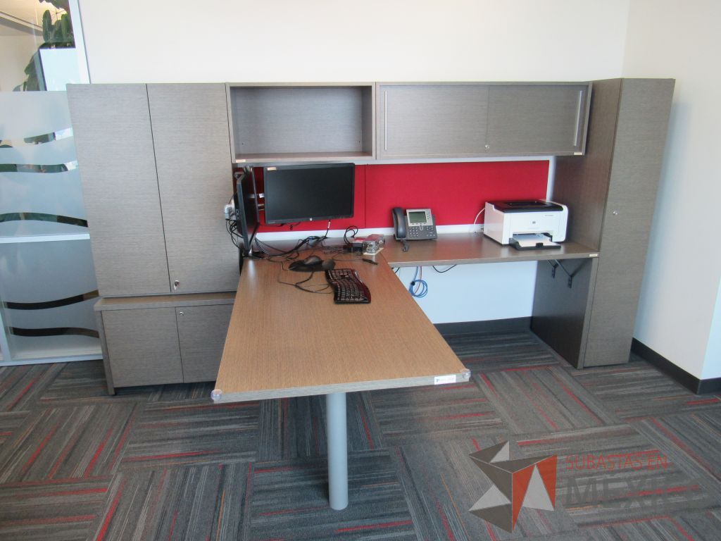 Lote 008 - Escritorio en escuadra con credenza y gabinete alto - Imagen 3