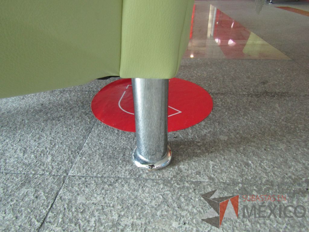 Lote 089 - Sillón de 1 plaza tipo piel color verde y patas metálicas - Imagen 9