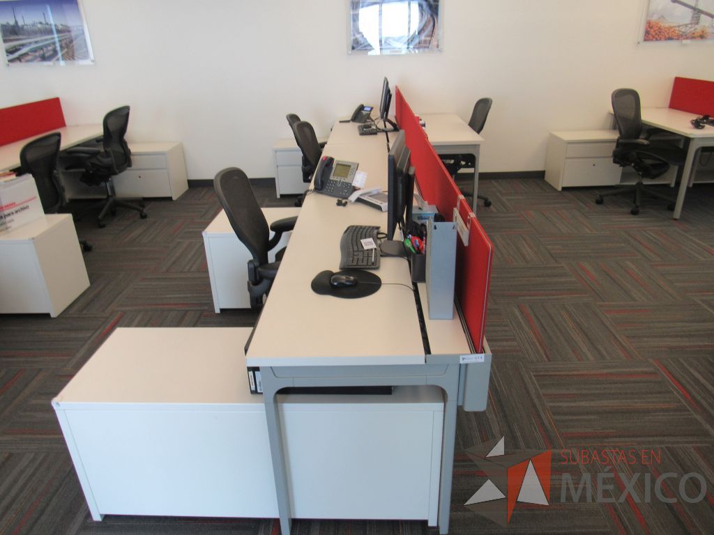 Lote 014 - Estación de trabajo para 4 personas con 3 credenzas de 2 cajones y 1 entrepaño color blanco - Imagen 7