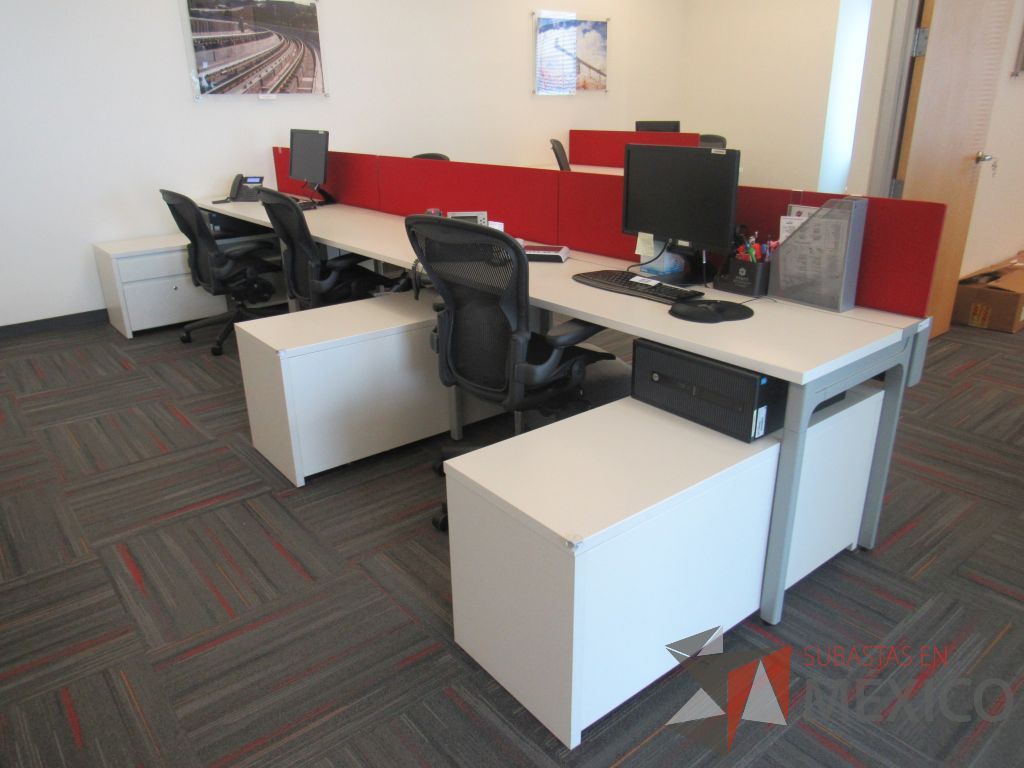 Lote 014 - Estación de trabajo para 4 personas con 3 credenzas de 2 cajones y 1 entrepaño color blanco - Imagen 9