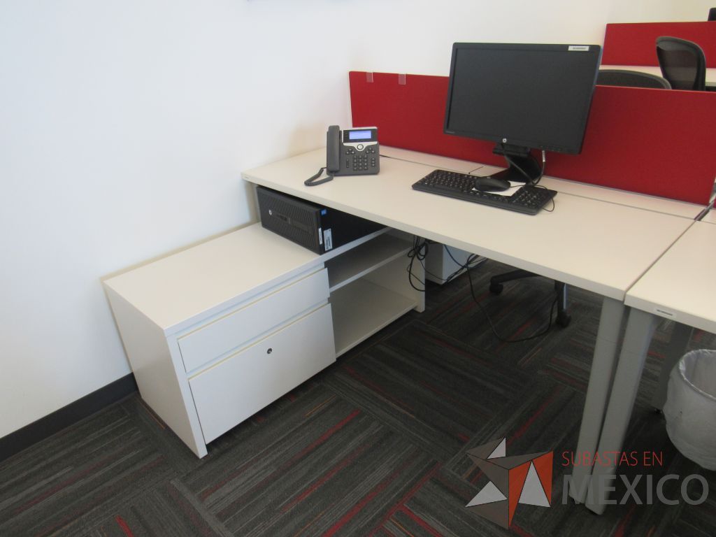 Lote 014 - Estación de trabajo para 4 personas con 3 credenzas de 2 cajones y 1 entrepaño color blanco - Imagen 11
