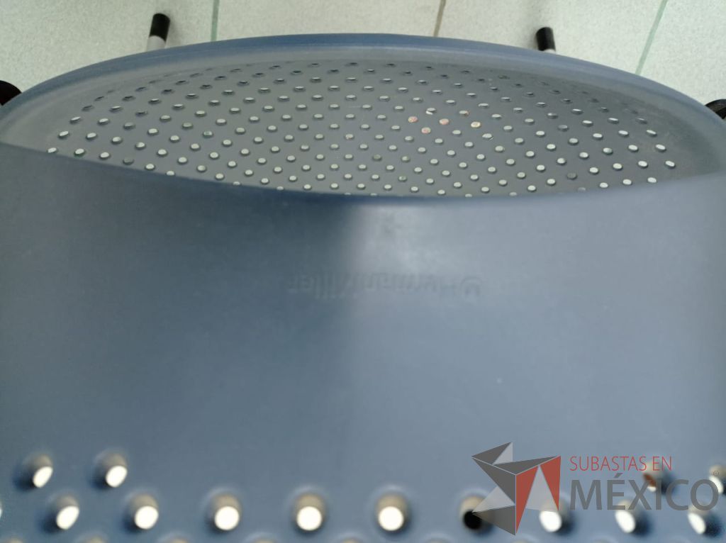 Lote 006 - Silla de visita con 4 patas metálicas, asiento y respaldo color azul marino - Imagen 7